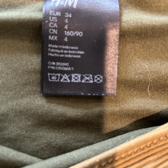 D05.15. H&M Olive Green Ribbed bikini bottoms Size 4 - Picture 3 of 3